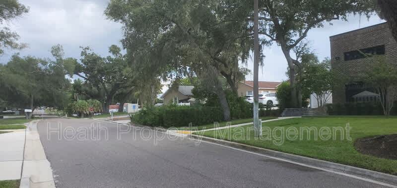 1066 Indiana Ave – photo 2