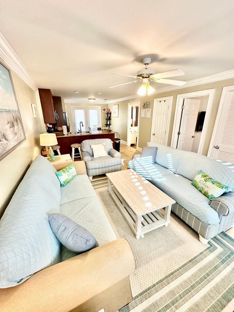 Furnished 2 bedroom condo 1 block from the beach w/ community pool! – photo 5