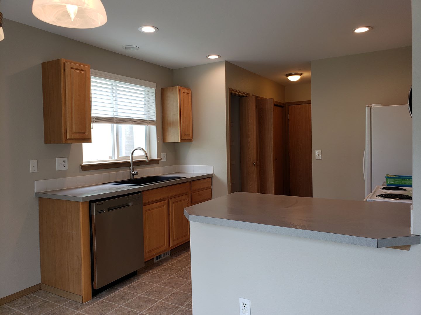 Inviting 3bed/2bath Home in Bonney Lake! – photo 2
