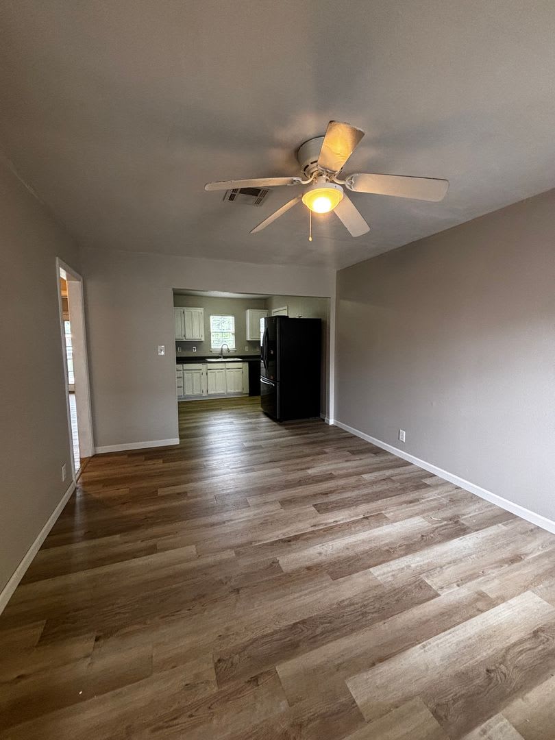 Beautifully renovated rental by TU! – photo 2