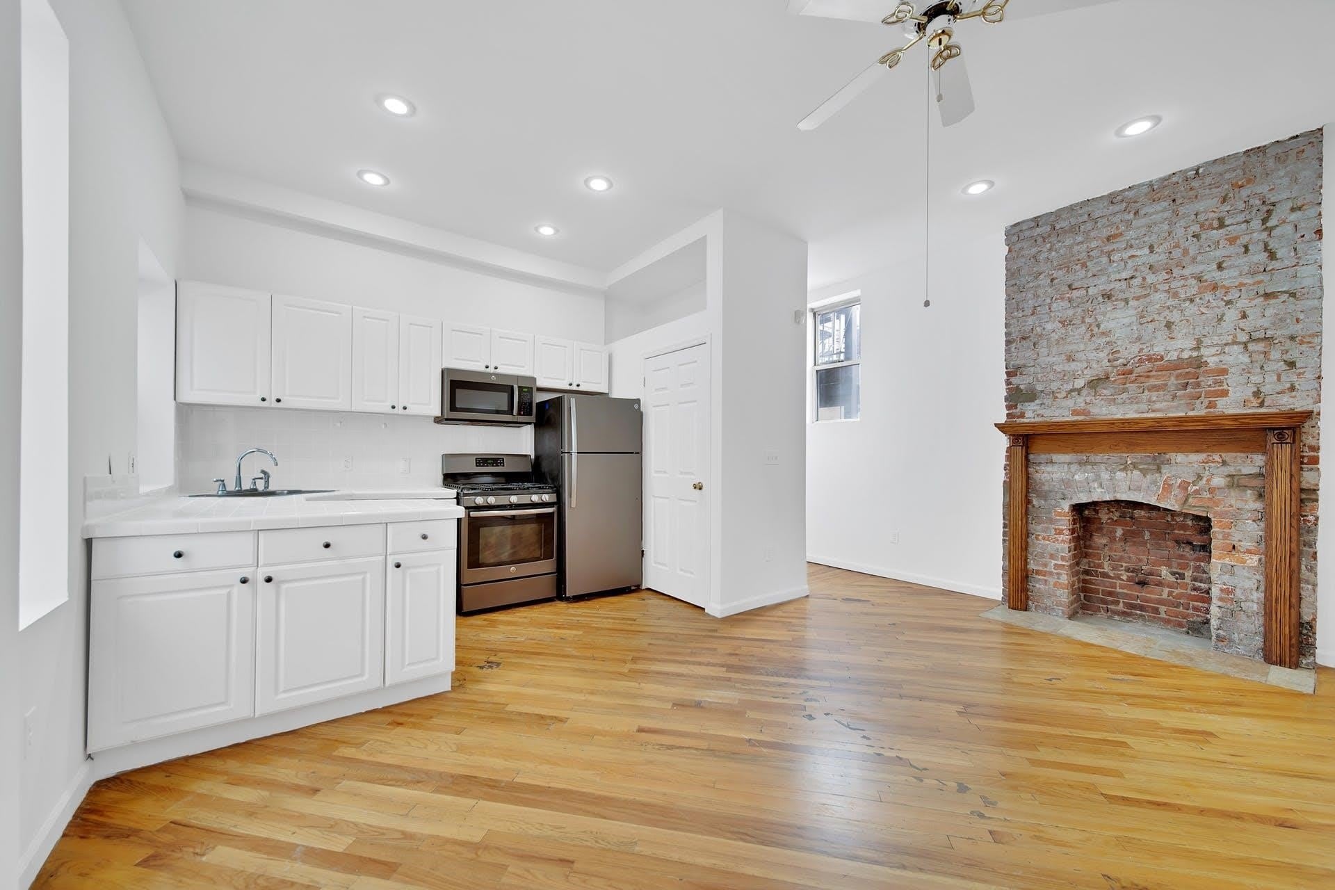 316 HUDSON ST – photo 3
