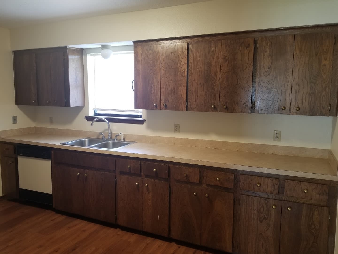 812 E Macarthur St – photo 3