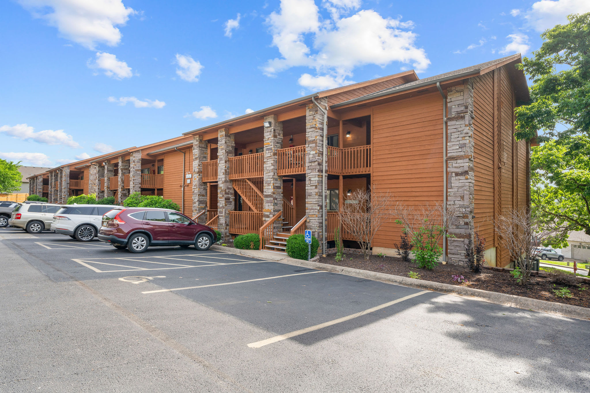 193 Avondale Drive 3Unit 3 – photo 2