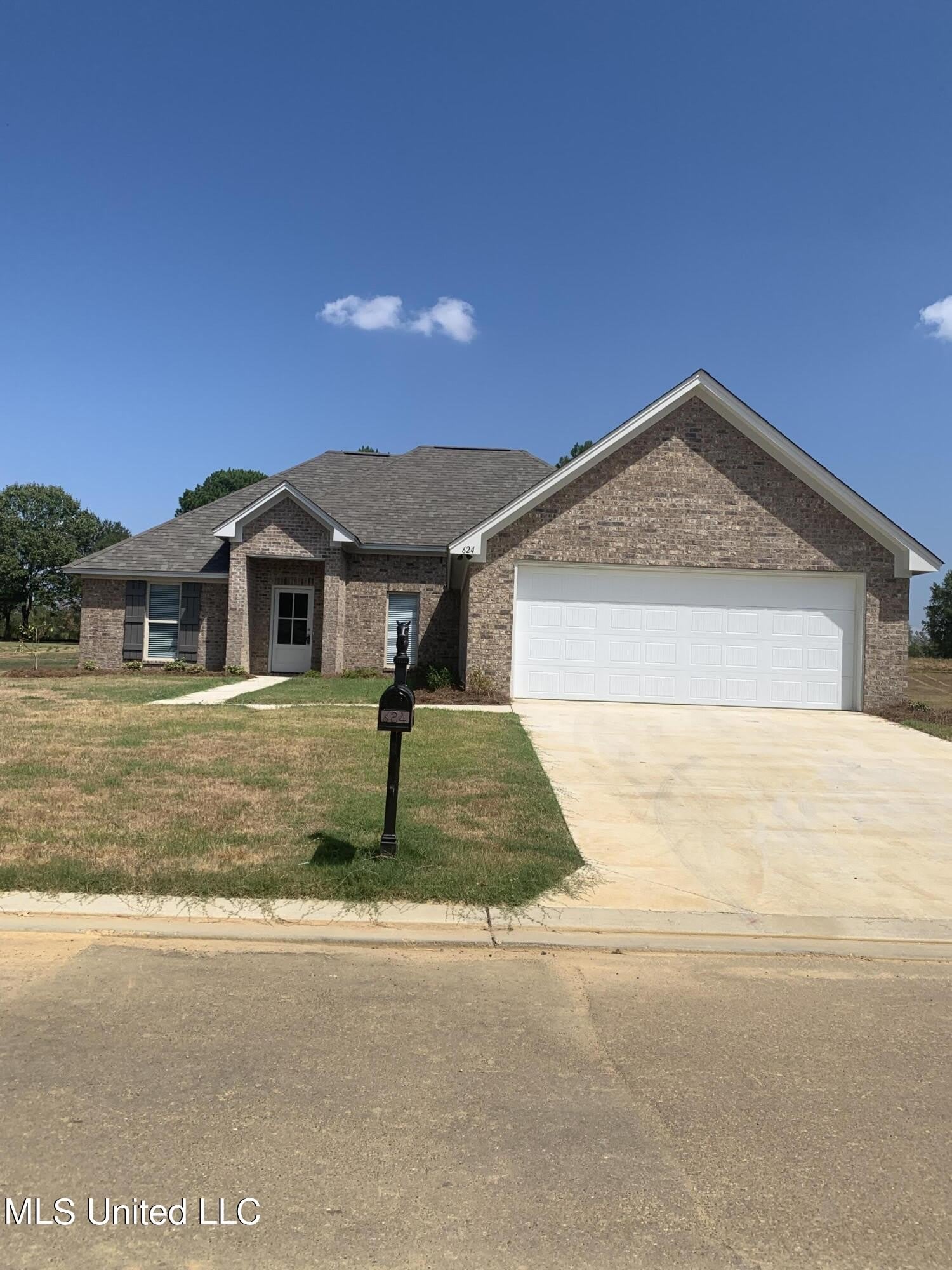 624 Westfield Drive – photo 2