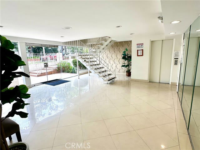 423 Rexford Drive – photo 4