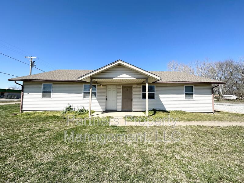 97 Pine Avenue – photo 1