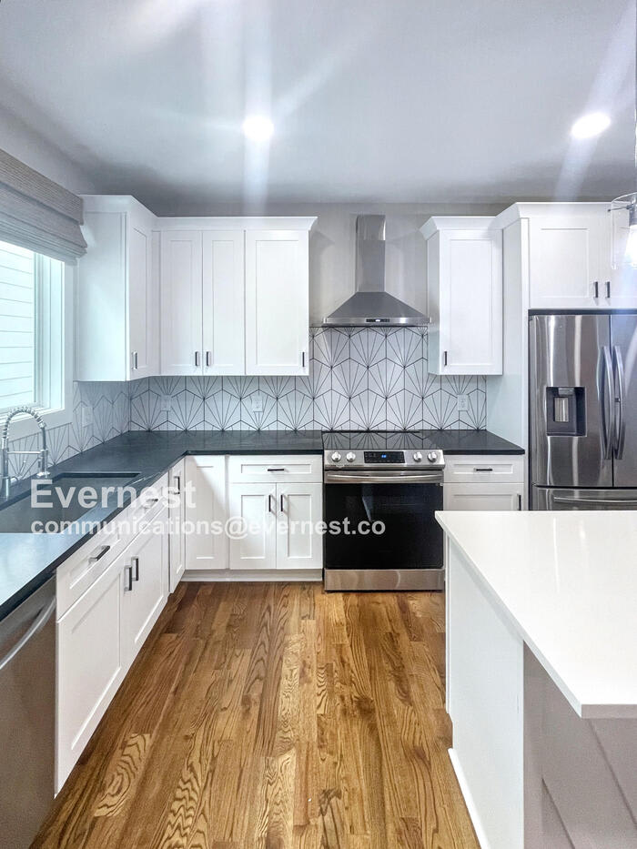 2116 Courtney Avenue – photo 2