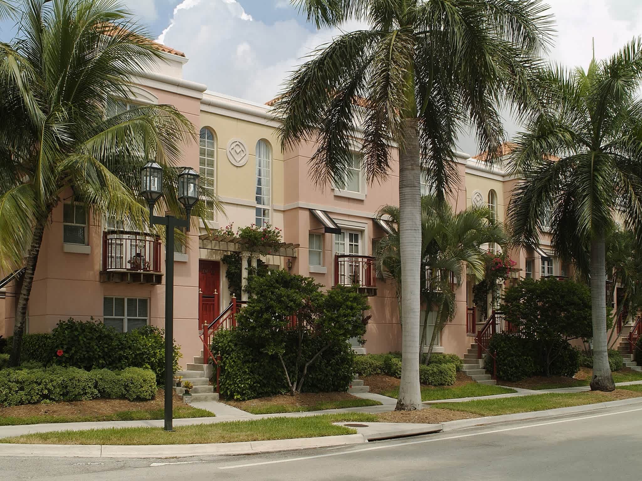 Mizner Park Apartments – photo 2