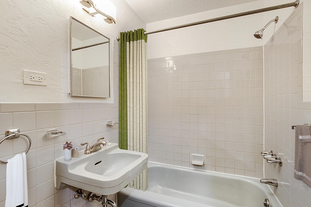 1200 St. Paul St. Apartments – photo 5