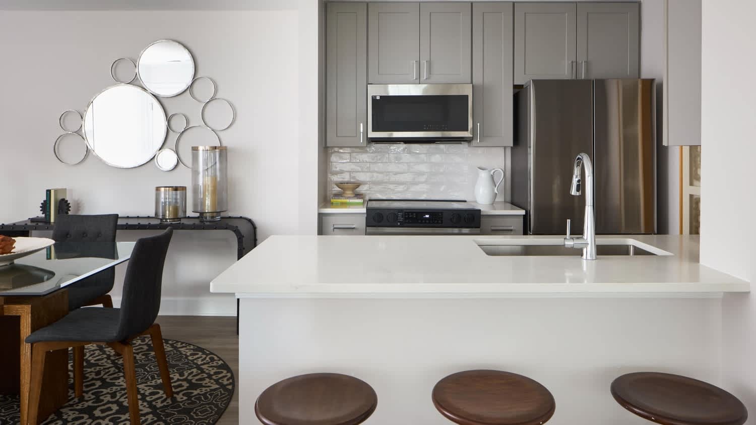 Lakeside Apartments – photo 2