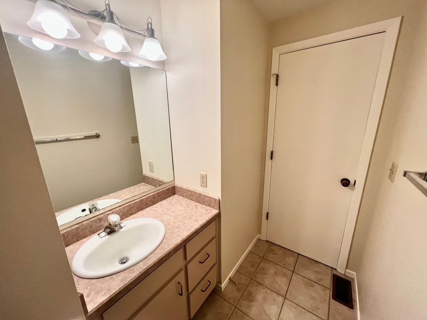 Great 1 Bed 1 5 Bath With Additional Loft Office Room In Nw Bend 2112 Nw Harriman – photo 5
