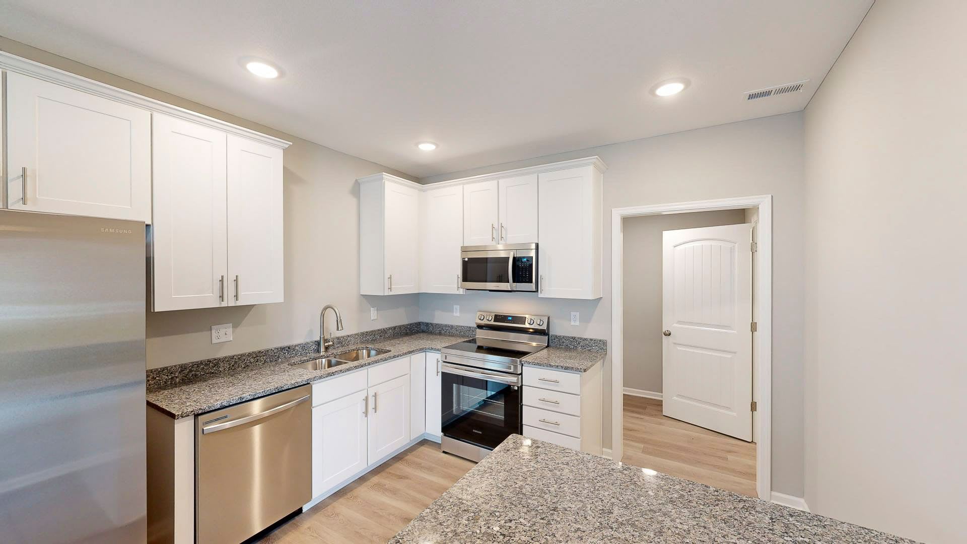 3 Bedroom 2.5 Bathroom Duplex! – photo 5