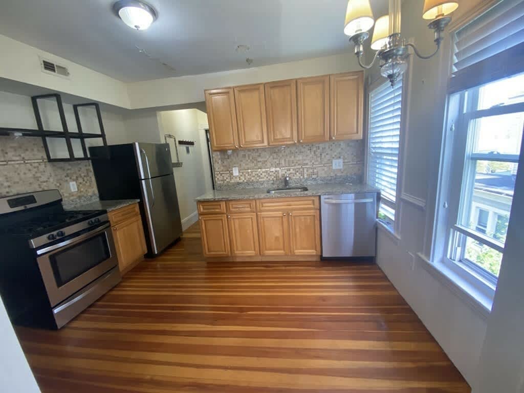 7 Oak Square Avenue – photo 2