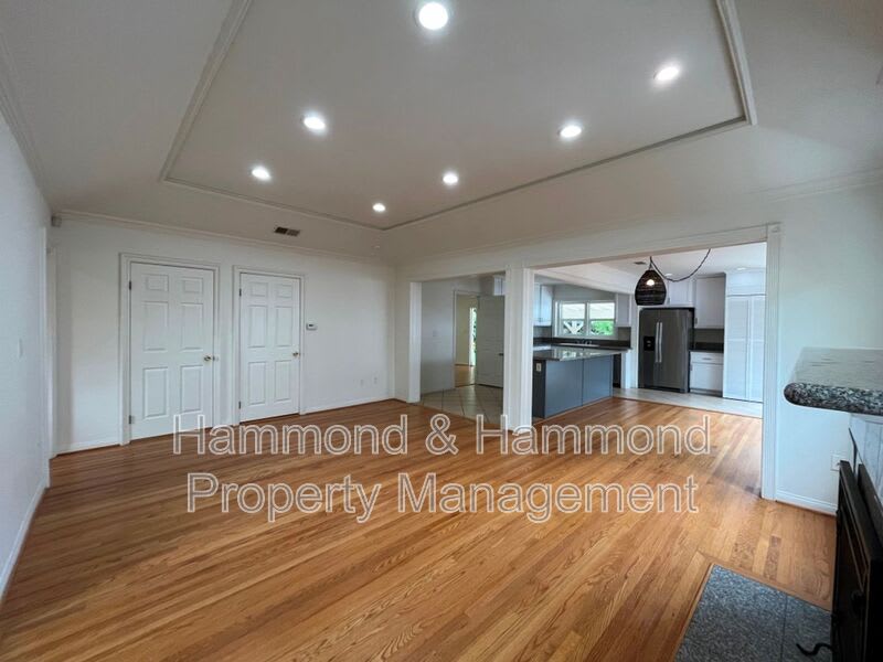 4316 Greenbush Ave – photo 4