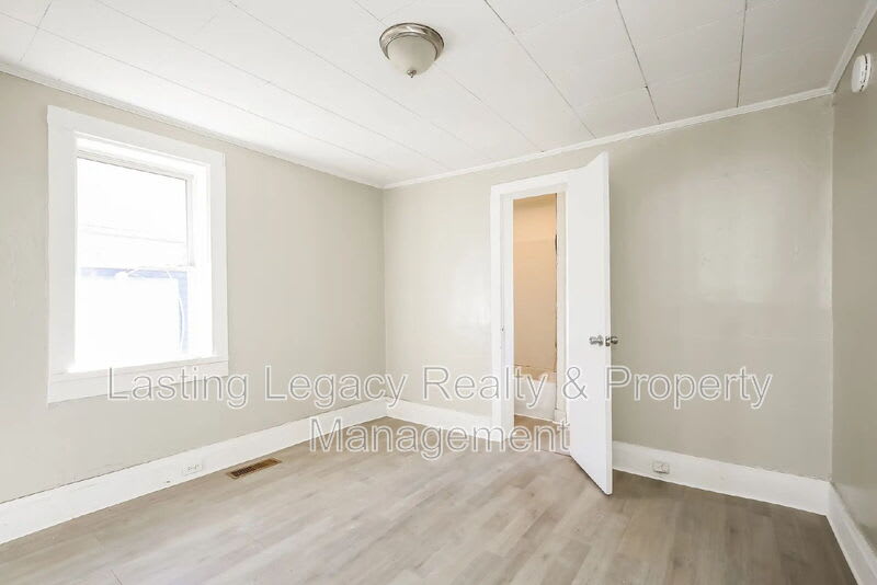438 W 24th Street – photo 3