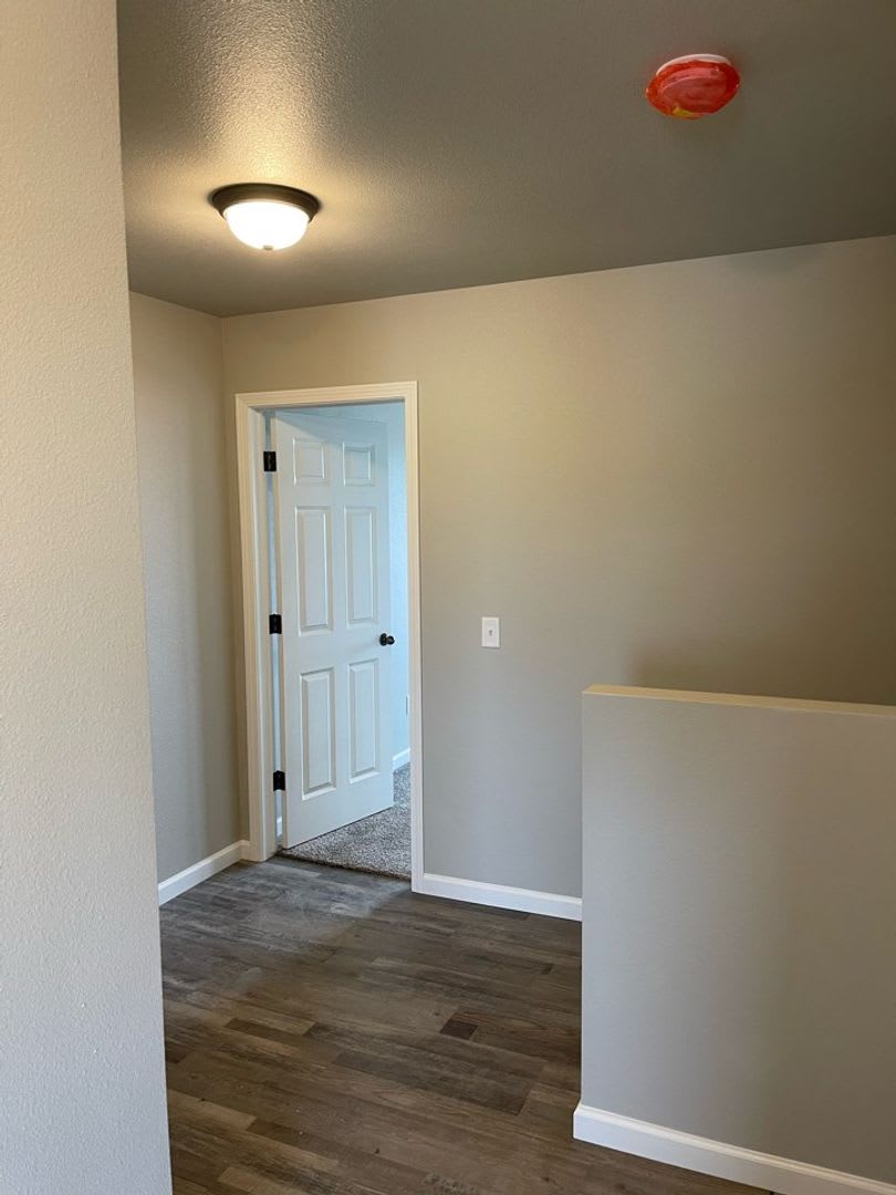 Spacious 3 Bed 2 5 Bath First Month Free – photo 4