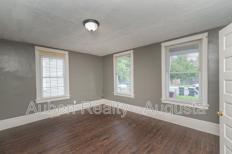 2024 Clark St – photo 5