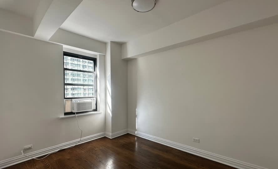 159 E 57th St – photo 5