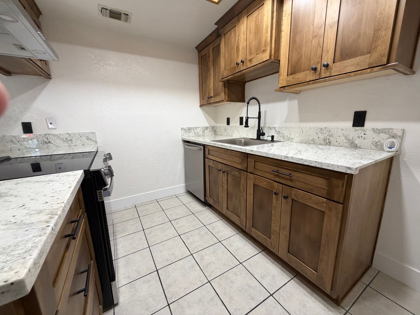 Fully Renovated 2-Bedroom Home with Spacious Backyard – Move-In Ready in Sacramento – photo 3