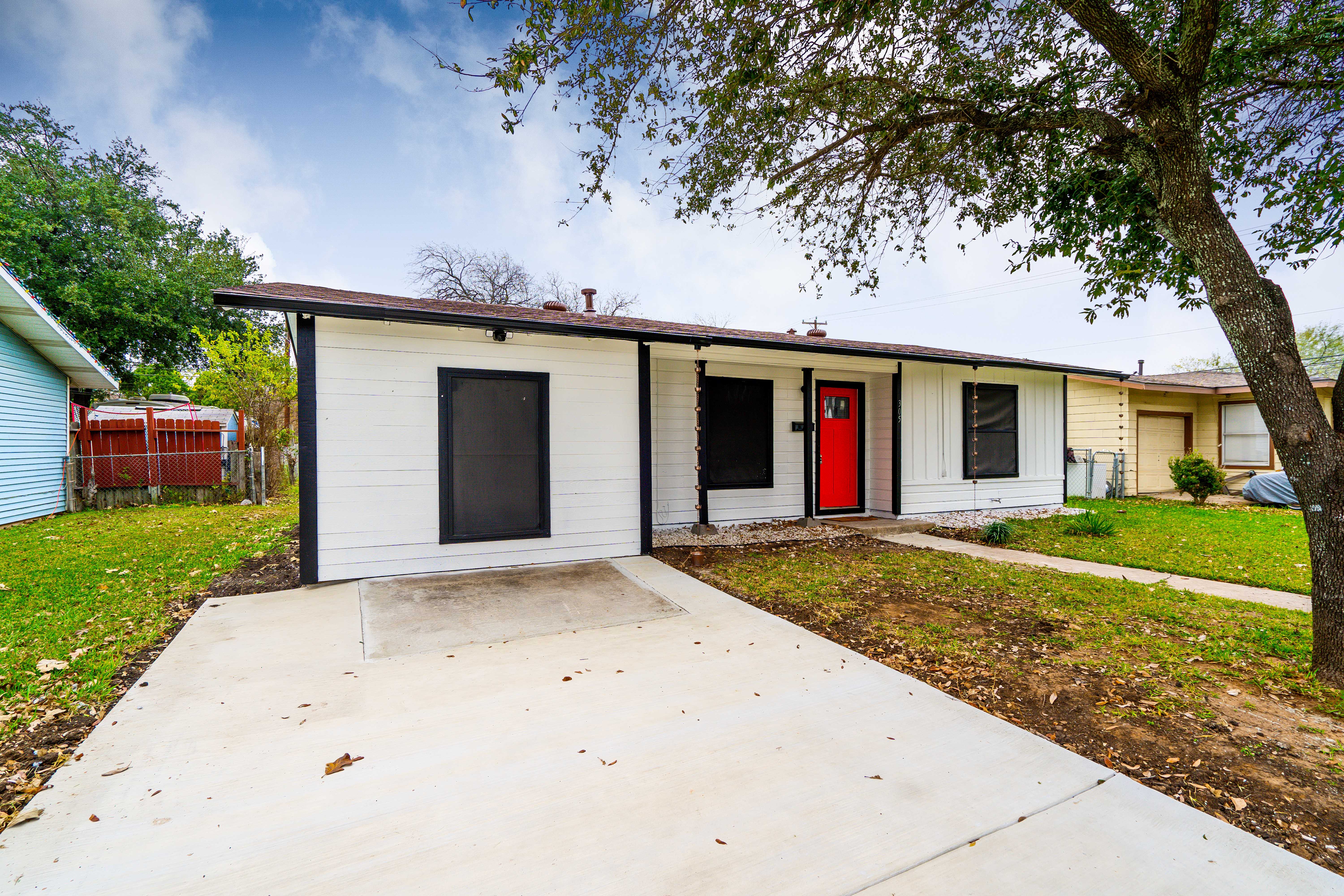 305 Laurelwood Drive – photo 2