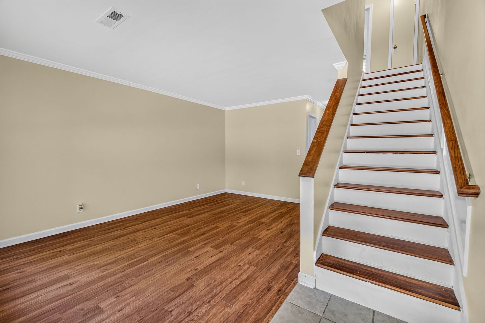 Convenient Living Near Park Circle – photo 4