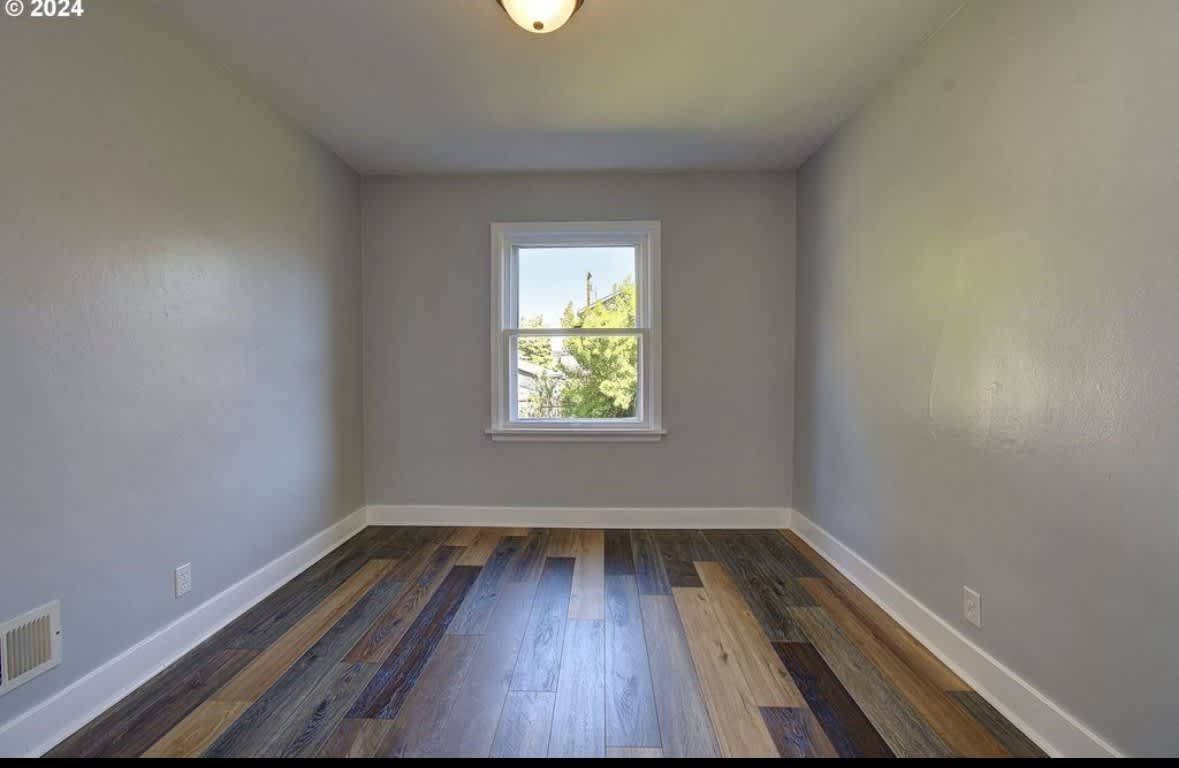 1418 Ne Dallas St – photo 5