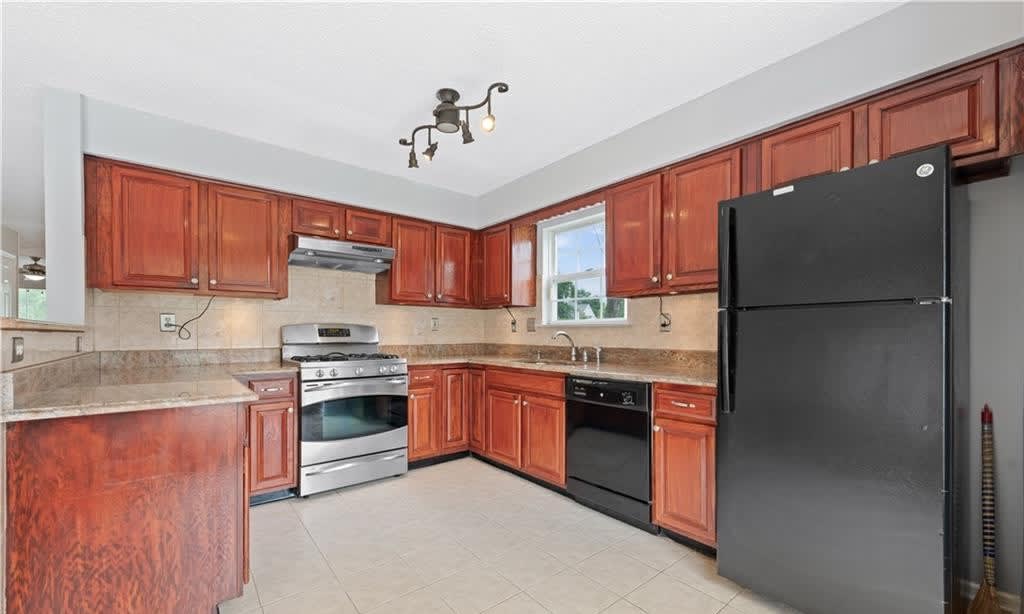 32 Cabot Way – photo 5