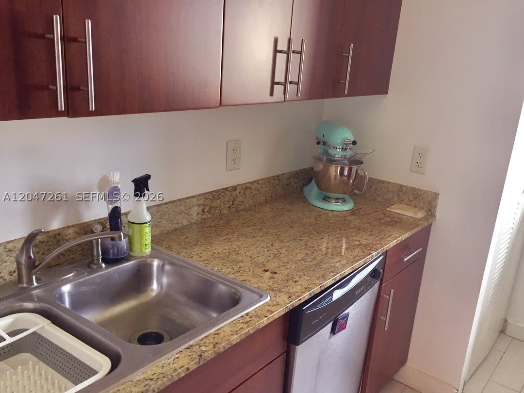 7422 NE 6TH COURT – photo 3