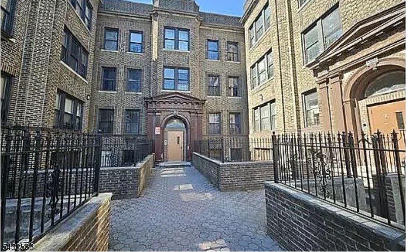 47 Milford Ave – photo 1