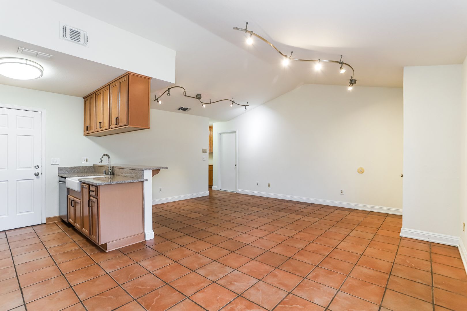 257 Miami St – photo 3