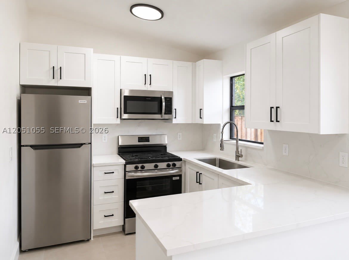 1010 NE 16th St – photo 1