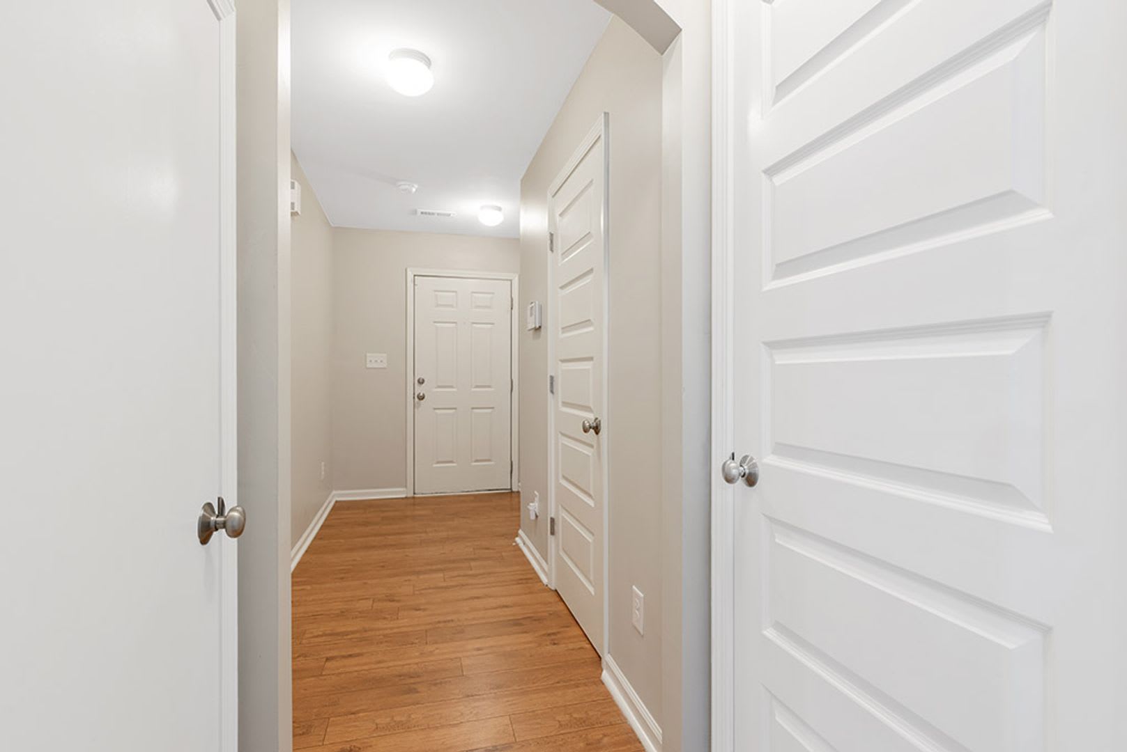 Great Home With Fenced Yard – photo 3