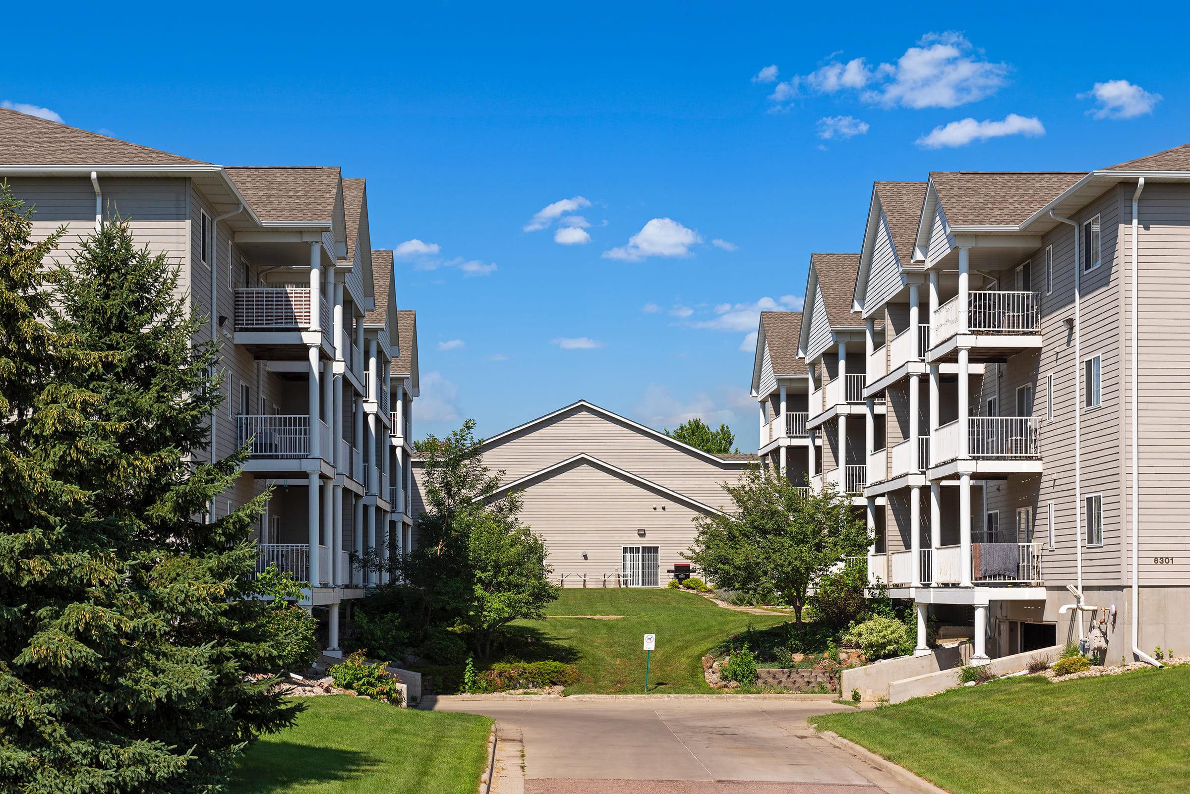 Platinum Valley Apartments – photo 5