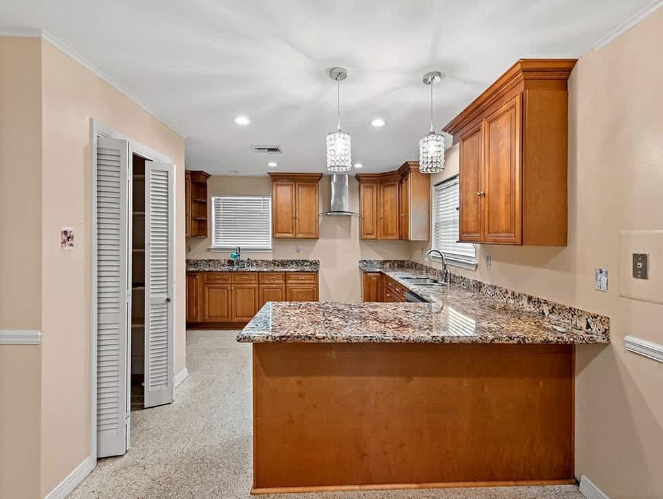 4505 Laplace Street – photo 1