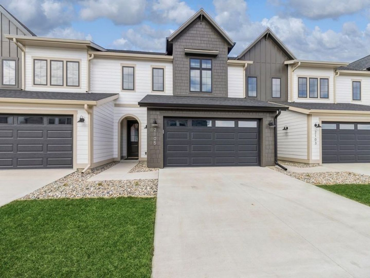 2005 Lacey Dr – photo 1