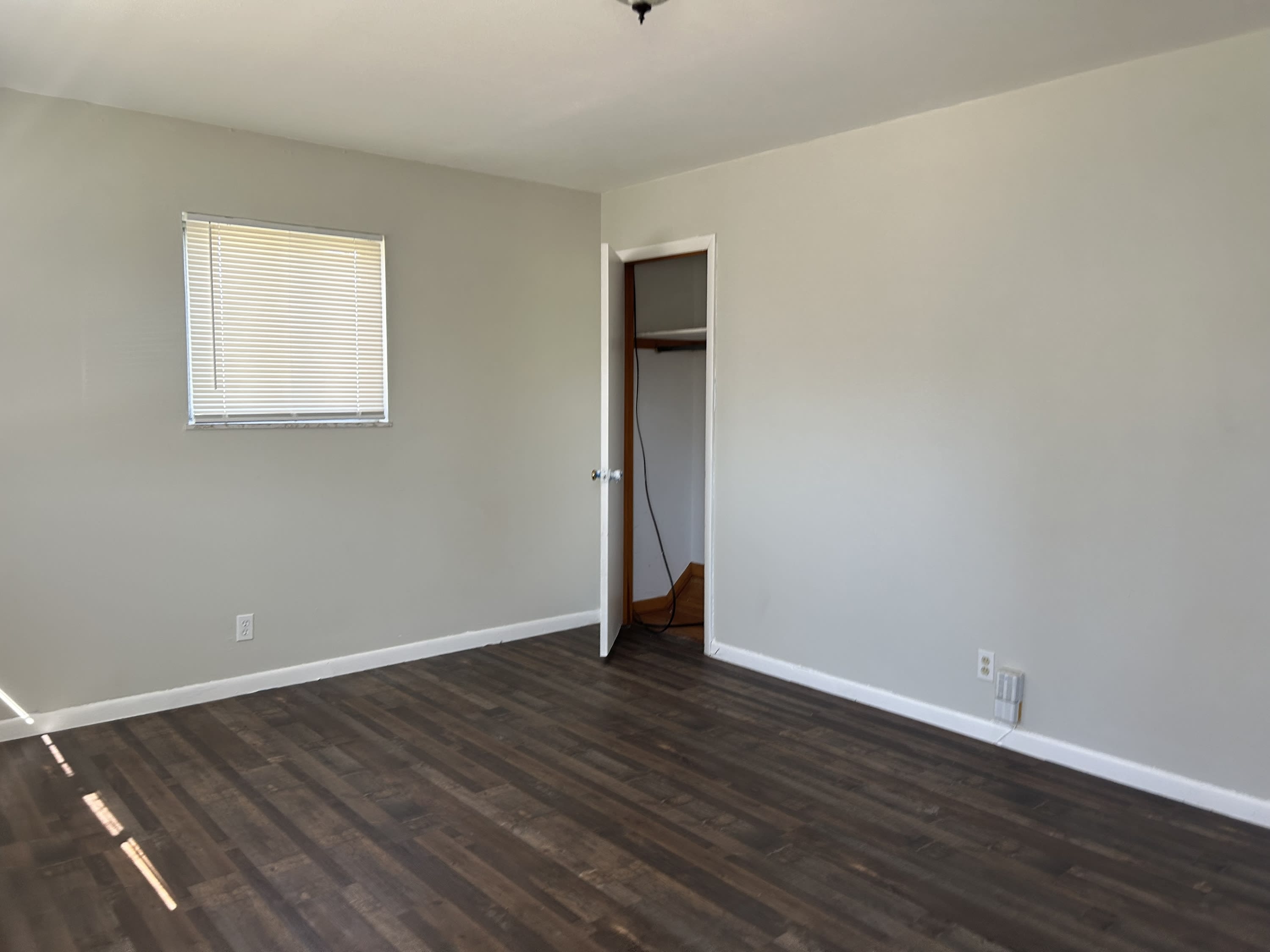 1221 Scott Avenue – photo 2