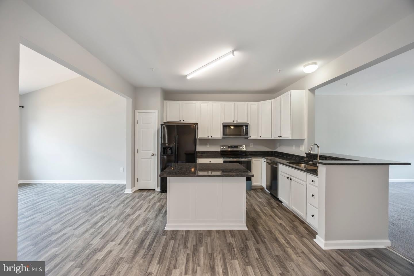 947 CHASE WALK – photo 4