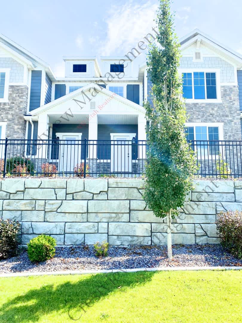 Spacious 3-Story Townhome with 2-Car Garage Near Traverse Mountain – photo 1