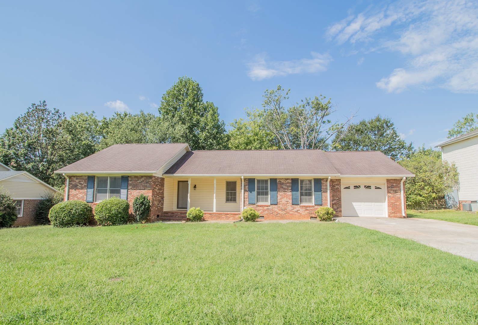 1 Story Brick Ranch In Canebrake Subdivision Desirable Schools Buena Vista Elem Riverside Middle And High Community Pool – photo 1