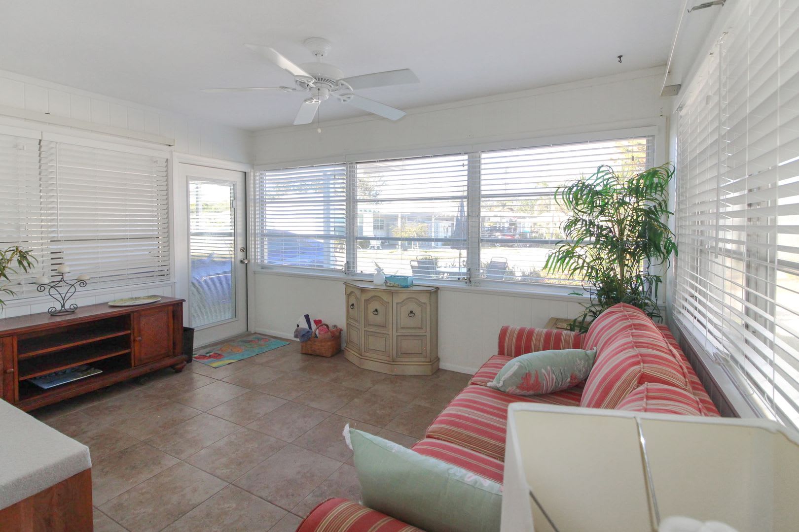 Beach Manor Villas Annual Condo for Rent – photo 4
