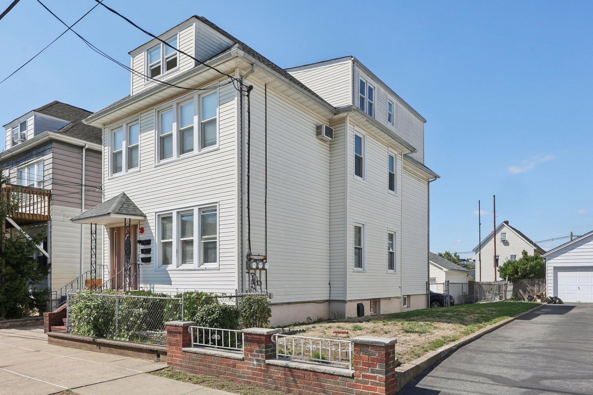 153 BANTA AVE – photo 3