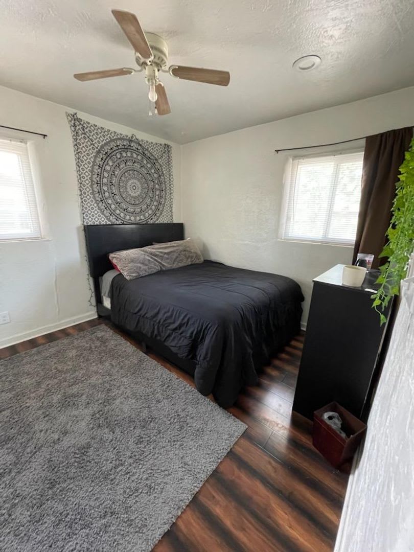 ADORABLE WEST MESA HOME 2 Bedroom 1/BA 1/CG BYA – photo 2