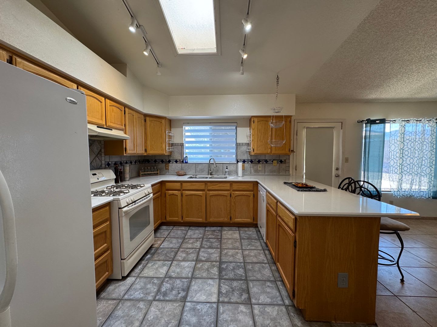 3BR/2BA/2CG, 1855 sq.ft. rental in Sierra Vista, AZ – photo 4
