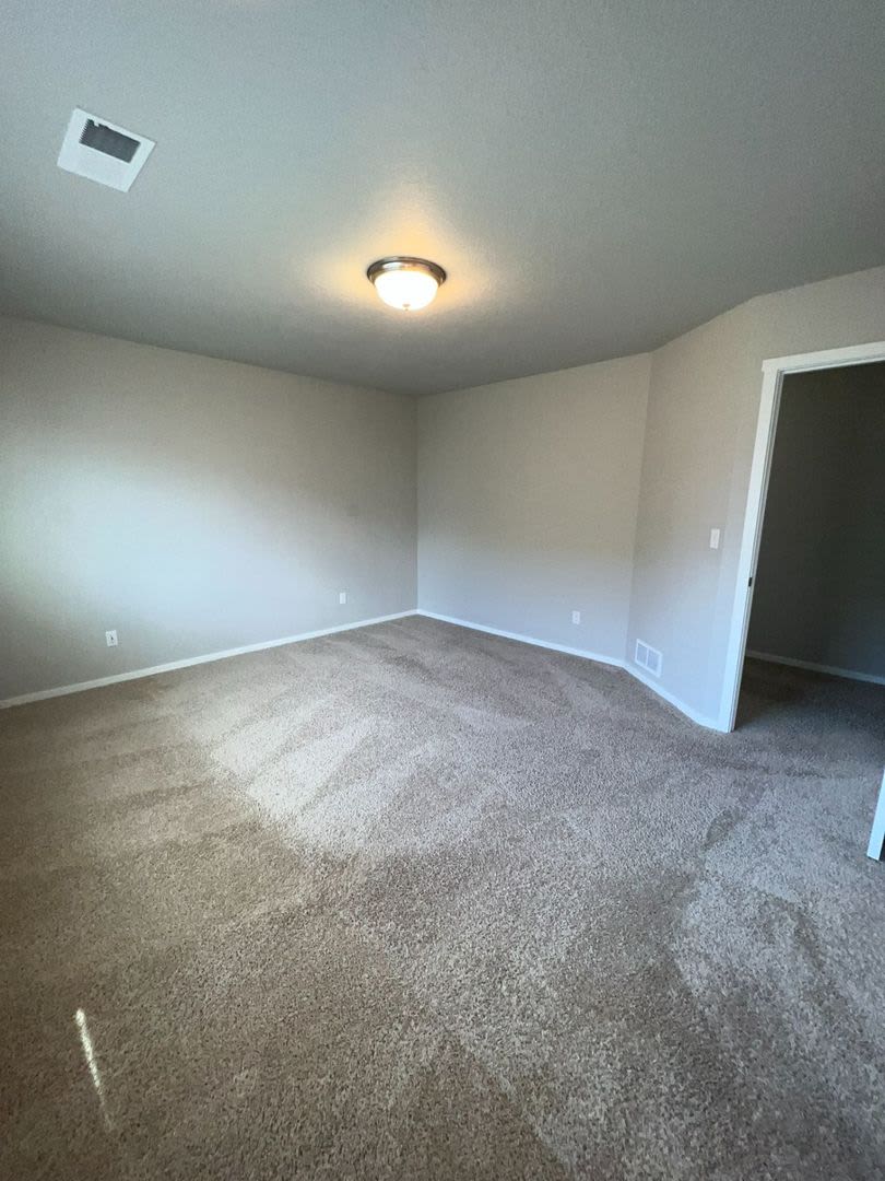 Spacious 4 Bedroom 2 5 Bath W Bonus Room In Stonecreek Community W Solar Panels Ev Outlet 20505 Se Evian – photo 5