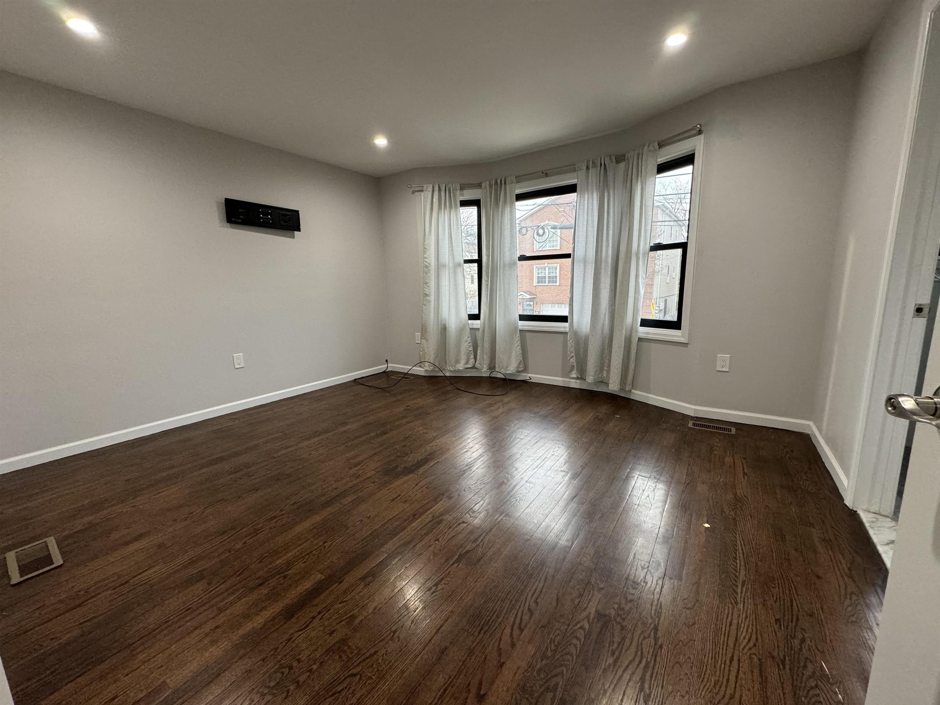 298 ARLINGTON AVE – photo 5