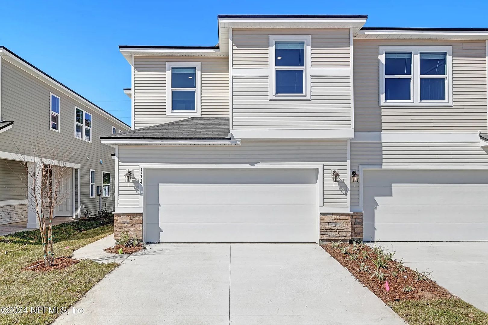 Modern 3-Bedroom Townhome with Two-Car Garage in Crossroads Station – photo 4
