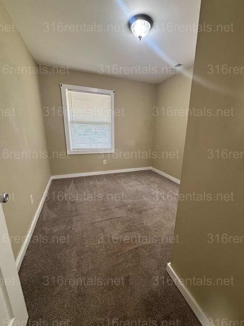 Two bed one bath available now! – photo 5