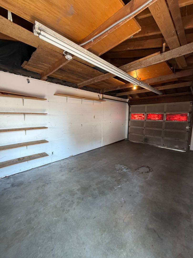 2-Bedroom Home with Garage Near Sky Lakes and OIT – photo 3