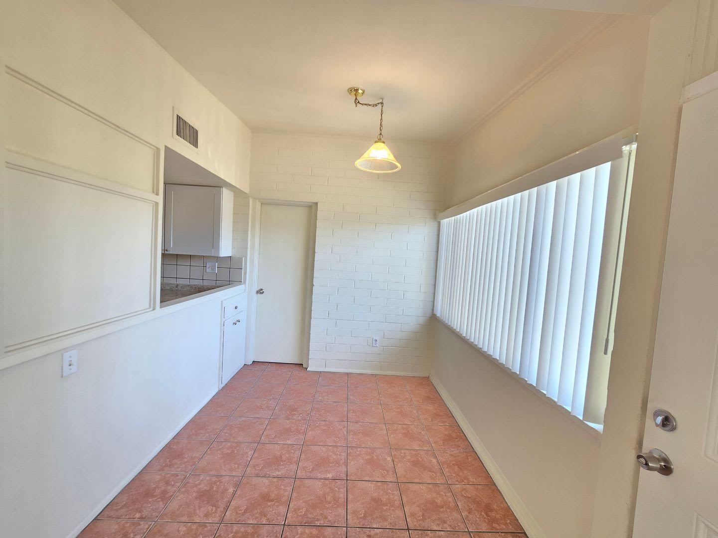 Great Location! 1 bed 1 bath – photo 3