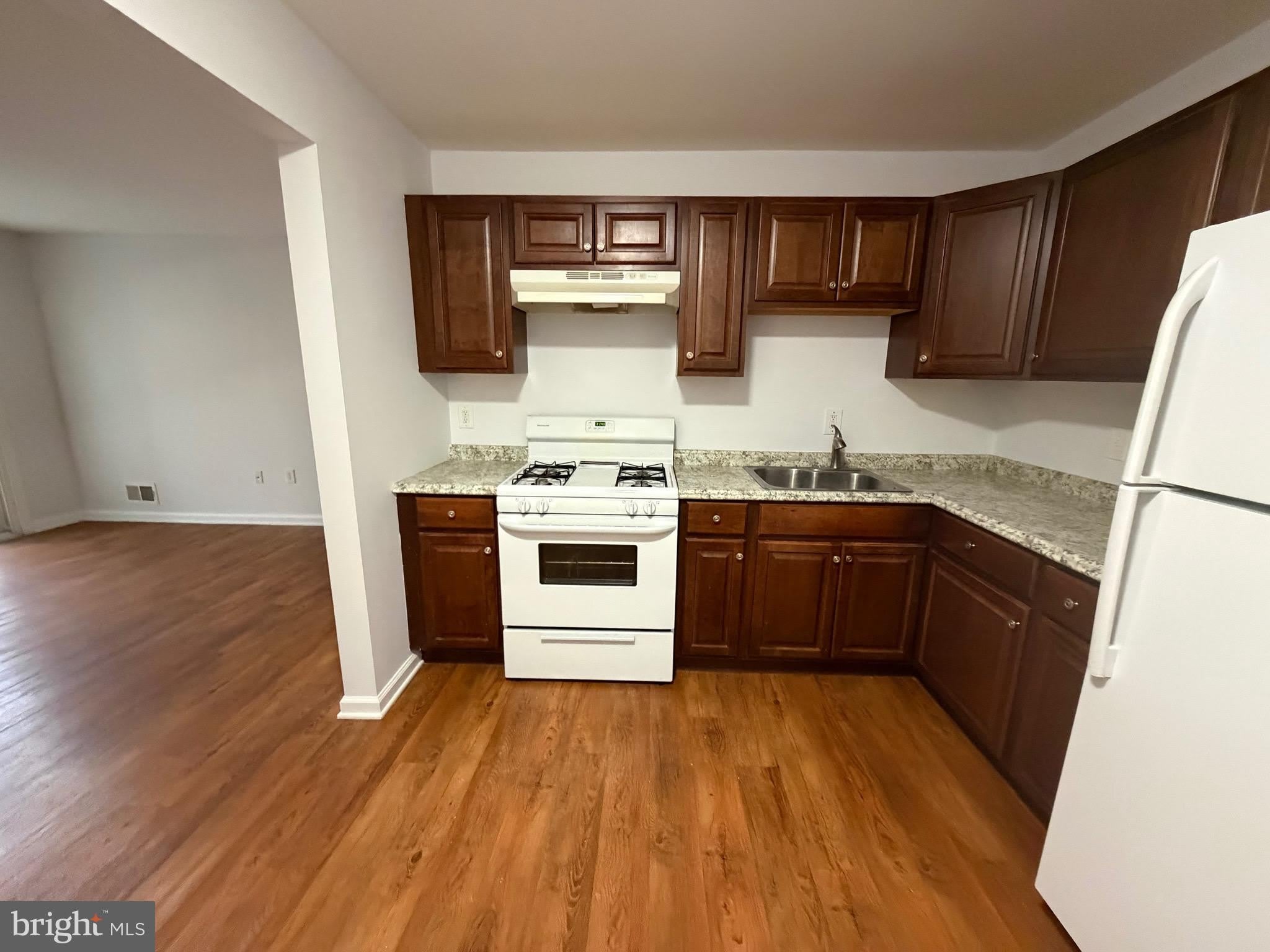16 IROQUOIS Drive – photo 3